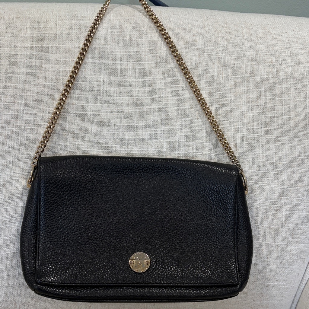 Chic Black Leather Shoulder Bag With Chain Strap